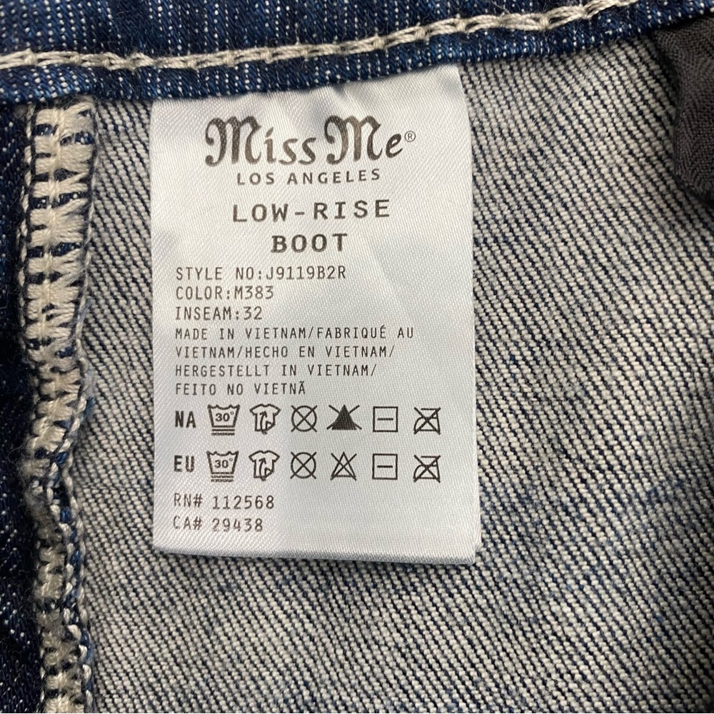 Miss Me Low-Rise Boot jeans Size 31 - Picture 11 of 13